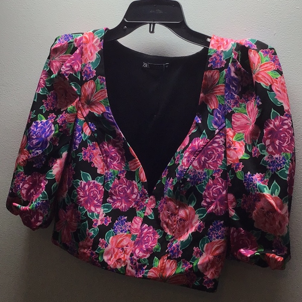 BNWT - Zara Floral Crop Top